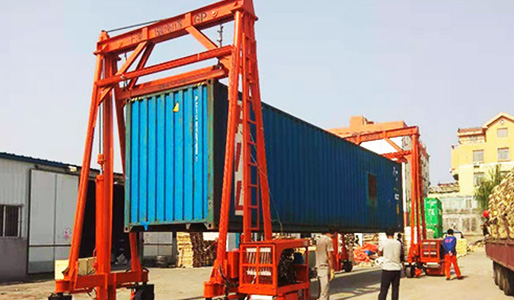 Container Straddle Carrier