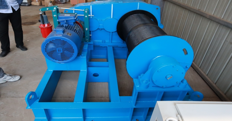 Winch Gate Hoist